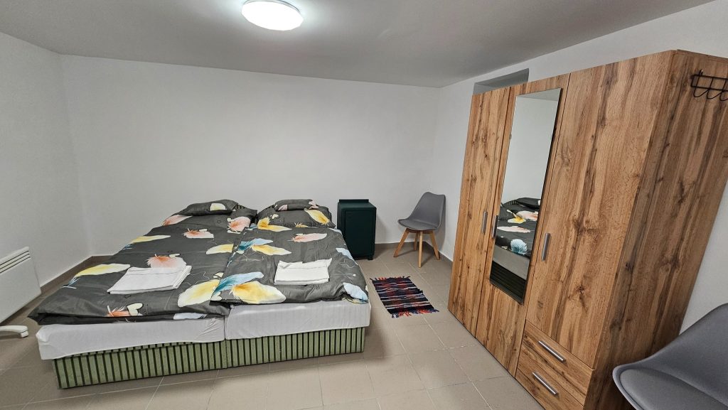 Kaán-Károly-Földszinti apartman hálószoba